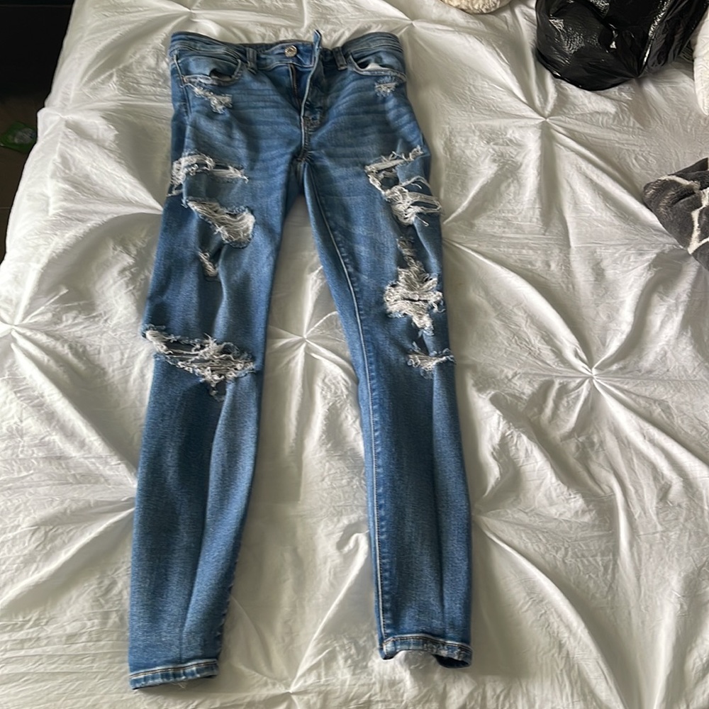 Size 2 American Eagle next level stretch ripped skinny jeans